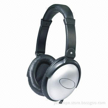 Aviation headphone with three-pin plug